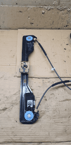 Mechanizm podnośnik szyby lewy przód przedni lewy Opel Zafira C 13260137 20951581 2