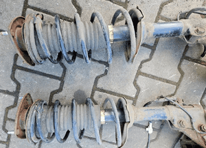 Toyota Yaris I mcpherson prawy lewy 1