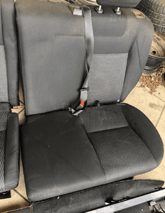 Kanapa tylna czarna kompletny zestaw z wykładziną mocowaniami i pasami Land Rover Freelander 2 II 4
