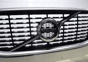 Volvo XC60 zderzak przód r-design 2019R llu 6