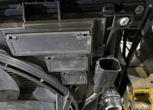 BMW 5 F10 / F11 Pas przedni kompletny - 13977 10