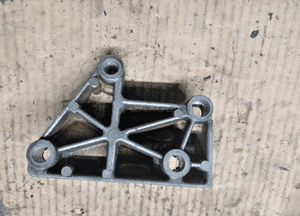 Wspornik łapa alternatora BMW 5 E39 3.0D 2247619 2