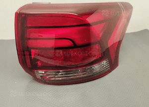 OUTLANDER III LAMPA PRAWA TYŁ LIFT 5