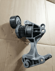 Podstawa łapa alternatora napinacz rolka Renault Dacia 0.9 TCE 117101869R 2