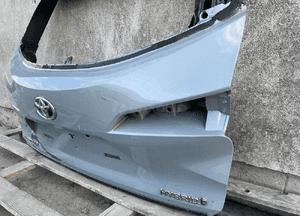 Klapa bagaznika tyl tylna toyota corolla E21 kombi 3