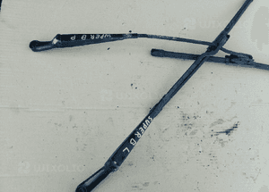Skoda Superb I ramie wycieraczki przod prawe 1