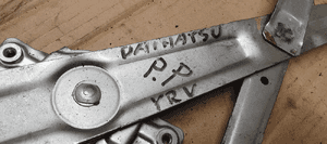 Mechanizm podnośnik szyby prawy przód Daihatsu YRV 262100-1010 85710-97401 7