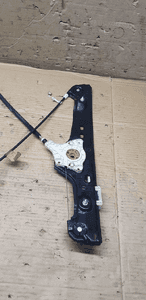 Mechanizm podnośnik szyby lewy przód BMW E90 E91 7060265S 7140587E 3