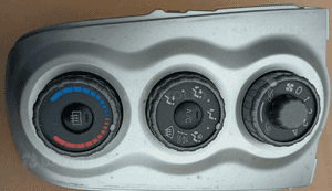 Toyota Yaris II  06-11 panel sterowania nawiewu 1