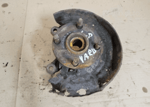 Zwrotnica piasta lewy przód przednia Toyota Yaris I 1
