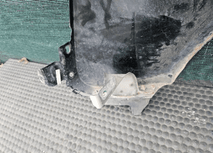 Błotnik Nadkole Przod Przedni LY9B Czarny Prawy Audi A4 B7 Sedan Kombi 31