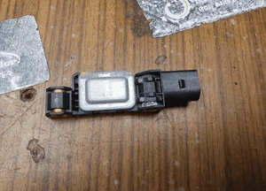 Czujnik 8E0959643 RB4 HV Uderzenia Czujnik Uderzeniowy Sensor Audi A4 B6 B7 6