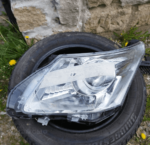 lewy przód lampa toyota avensis 1