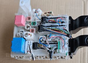 Toyota Avensis T27 moduł skrzynka bezpieczników 1399-9A15 2