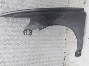 BŁOTNIK LEWY PRZÓD VOLVO V50 LIFT KOD LAKIERU 455-16 1