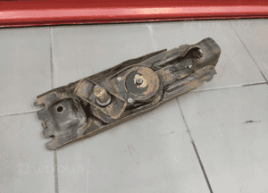 Jeep cherokee liberty kk 2.8CRD 07-12r. winda mocowanie koła zapasowego 1