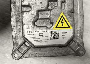 130732915301 RENAULT Lewy przedni moduł xenon 7