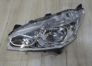 lampa LEWA przód PEUGEOT 208 europa 89905649 1