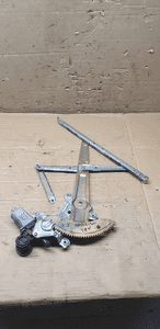 Mechanizm podnośnik szyby lewy przód Daihatsu YRV 262100-1020 85720-97401 1
