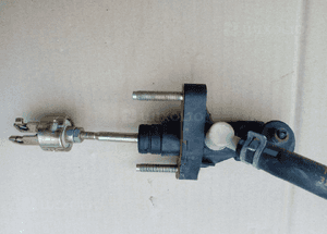 Toyota Avensis T25 Corolla Verso lift pompka sprzegla 04-08 3