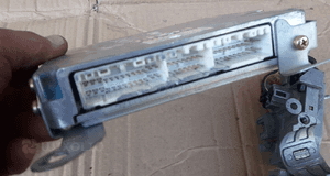 Mazda 626 97-02 2.0 ditd Komputer Sterownik RF2A 4