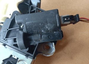 Vw  Jetta zamek klapy bagażnika  4F5827505D 3