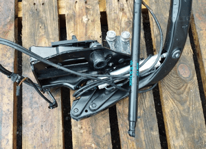 BMW E93 MECHANIZM ZAWIAS DACHU SKŁADANEGO LEWY 4