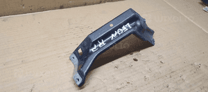 Mocowanie błotnika uchwyt prawy przód Seat Leon II 3