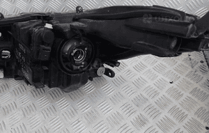 Lampa lewy / prawy przód toyota yaris iv 2020-24 rok do lekkiej polerki 17