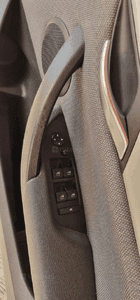 Bmw X1 E84 boczek drzwi prawy przód przedni 8