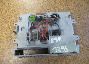 SKRZYNKA BEZPIECZNIKÓW BMW E87 E90 E91 6906621-01 1