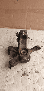 Zwrotnica piasta prawy przód kompletna VW FOX 4