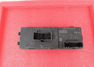 Audi OE Moduł Sterownik klapy bagażnika 8W5959107B 2