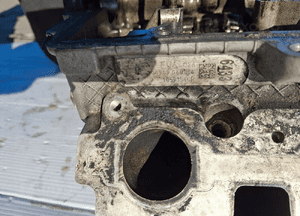Audi A4 B8 A5 8T 2.7 tdi cgk głowica cylindrów prawa 1059354CR 8