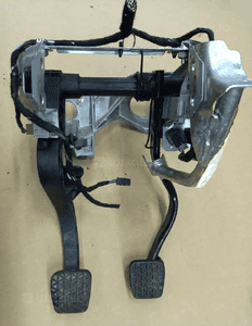 Saab 93 9-3 II  02-06 pedał sprzęgła hamulca 1