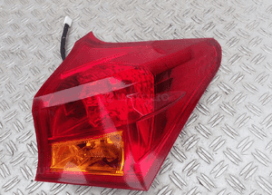 LAMPA PRAWY TYŁ TOYOTA AURIS II RADOM 1