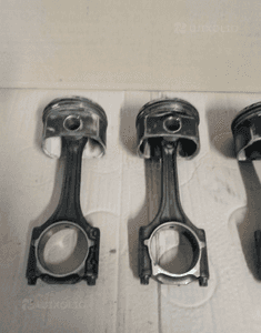 Tłok z korbowodem passat b5 lift 1.8T 2