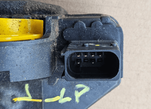 Opel Astra J 4 IV zamek drzwi przód przednich lewy 3