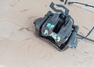 Zacisk hamulcowy prawy przód Mercedes W169 2