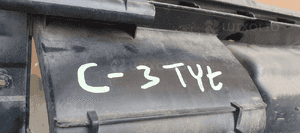 Ślizg zderzaka tył tylny środkowy Citroen C3 9642635377 6
