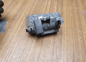 Zawór 7805391 7810831 Zaworek Czujnik Podcisnienia Diesel 2.0 3.0 D BMW E87 E90 E60 F10 X5 36