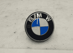 BMW F44 LOGO KALPY BAGAŻNIKA 7490214 1