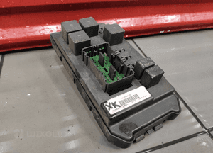 JEEP COMMANDER XK XH 3.0 CRD SKRZYNKA MODUŁ BEZPIECZNIKÓW 56050593AB 1