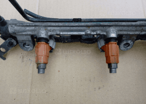 Suzuki Grand Vitara 2.0 16V listwa wtryskowa 2
