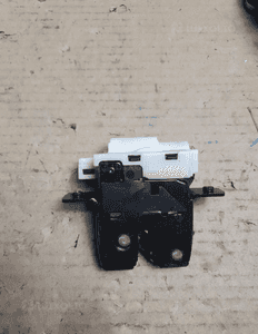 ZAMEK KLAPY TYŁ RENAULT LAGUNA III KOMBI nr 8200747429B 1