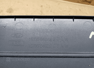 Osłona zaślepka tunelu prawa Ford Mondeo MK3 4