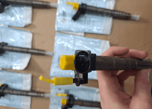 Komplet ( 6 sztuk ) Wtryskiwaczy BOSCH do BMW N-57 D30 4