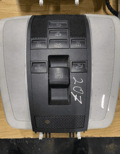 Mercedes e 207 e 212 lampka podsufitki dachowa pod szyber i bez 12