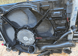 BMW 5 E60 5 seria 520d automat 03-10 PAS PRZEDNI BELKA CHŁODNICE WENTYLATOR 4