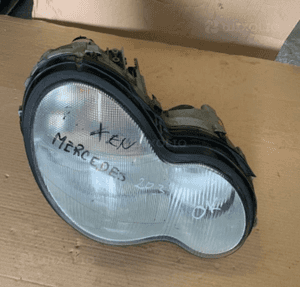 MERCEDES C 203 lampa xenon prawa europa uszkodzona 1